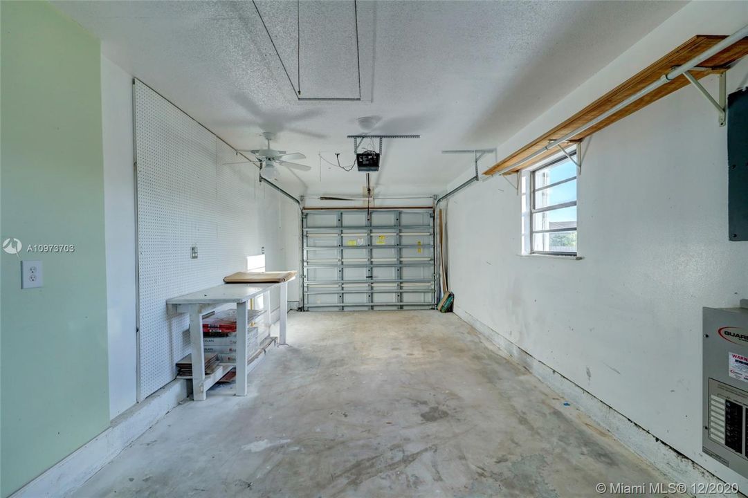 Vendido Recientemente: $266,900 (4 camas, 2 baños, 1512 Pies cuadrados)