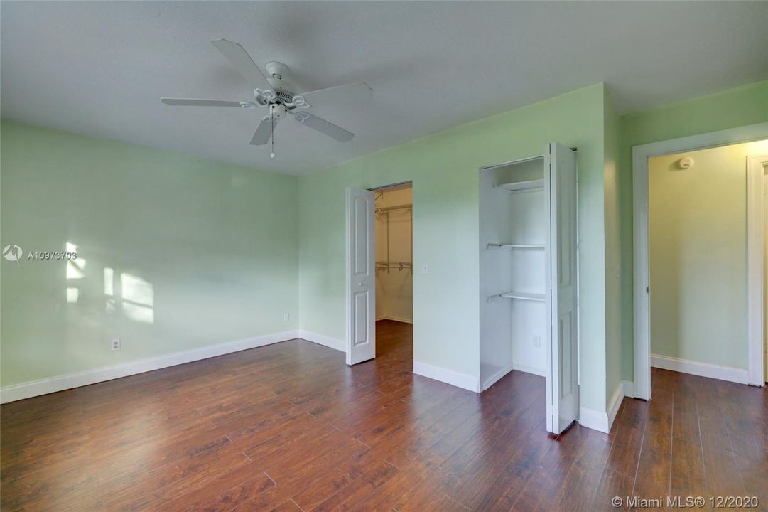 Vendido Recientemente: $266,900 (4 camas, 2 baños, 1512 Pies cuadrados)