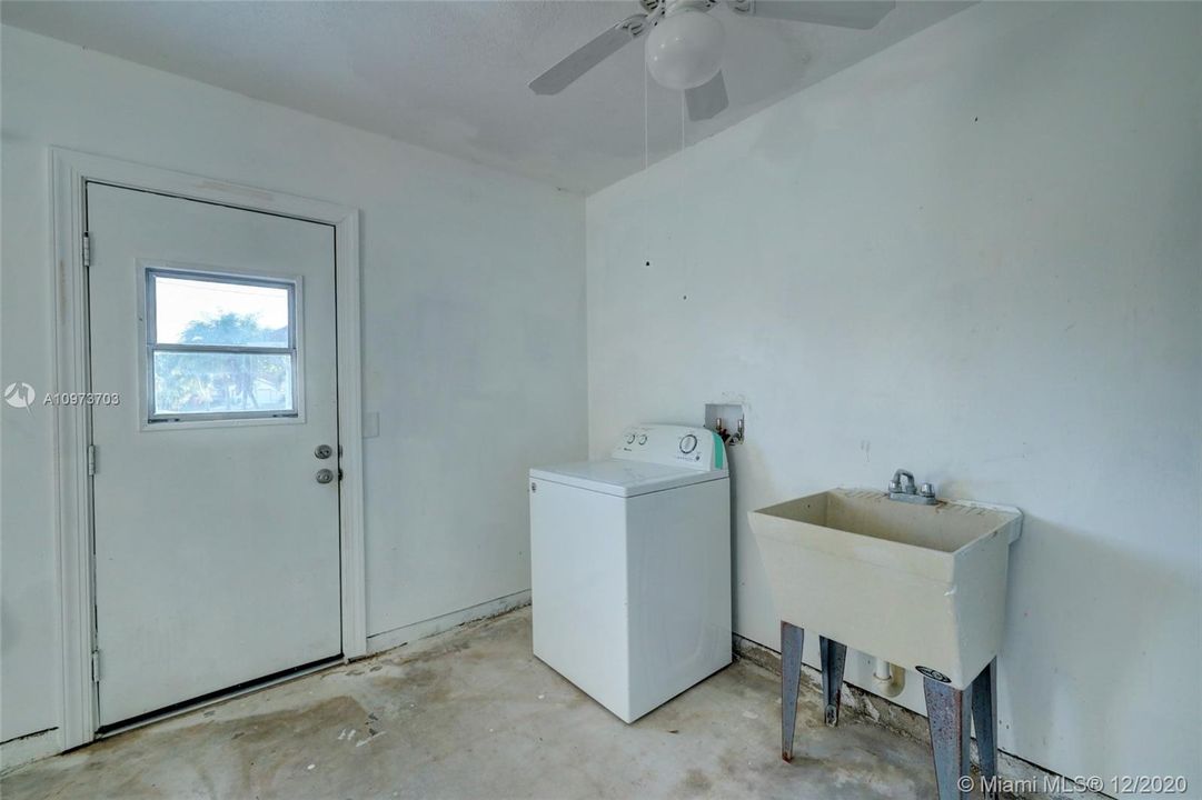 Vendido Recientemente: $266,900 (4 camas, 2 baños, 1512 Pies cuadrados)
