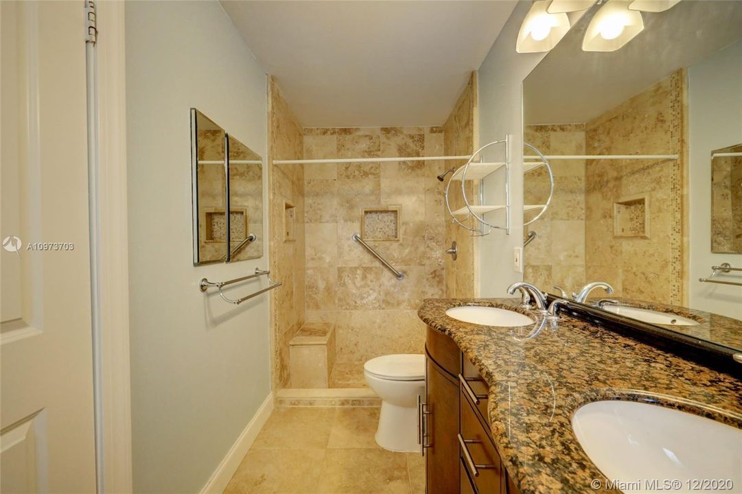 Vendido Recientemente: $266,900 (4 camas, 2 baños, 1512 Pies cuadrados)
