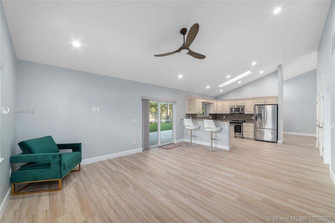 Recently Sold: $425,000 (3 beds, 2 baths, 1866 Square Feet)