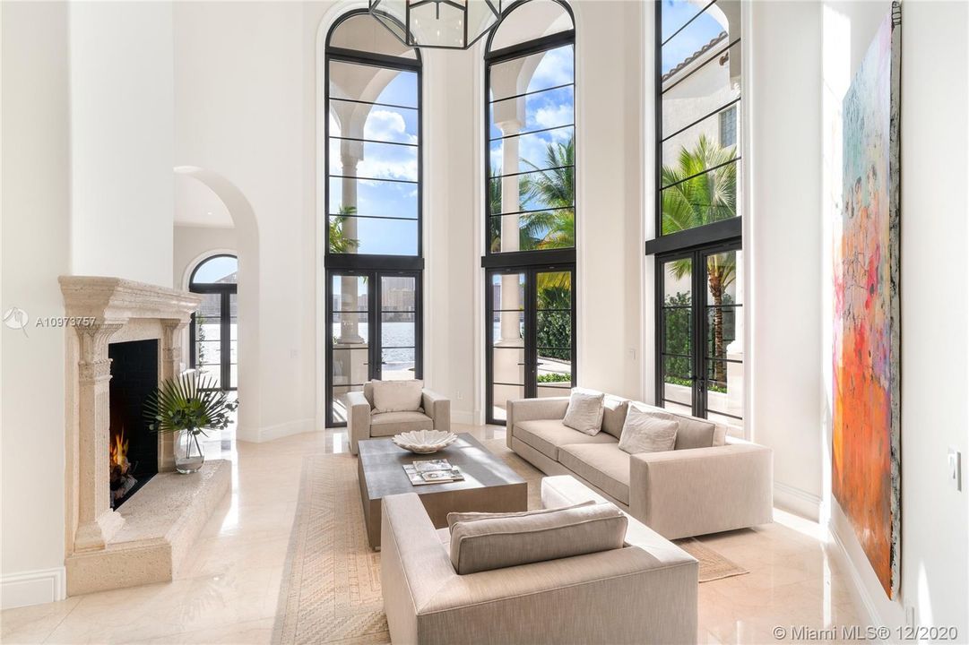 Recently Sold: $5,950,000 (5 beds, 6 baths, 5594 Square Feet)