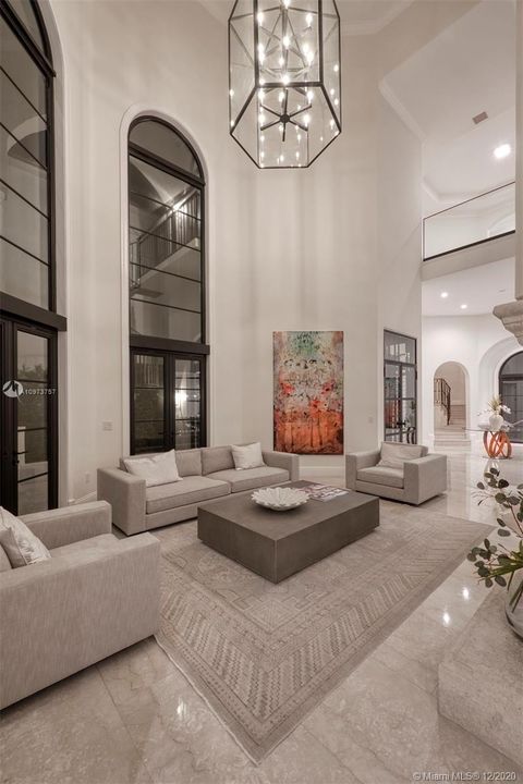 Recently Sold: $5,950,000 (5 beds, 6 baths, 5594 Square Feet)