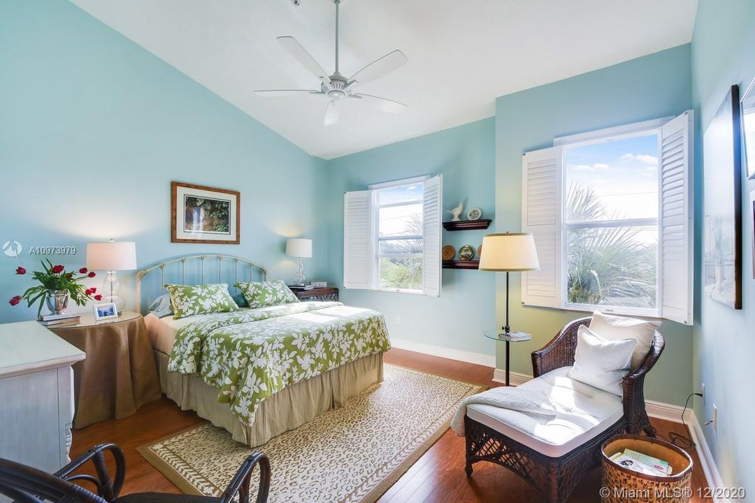 Master bedroom on 3rd floor - light and bright