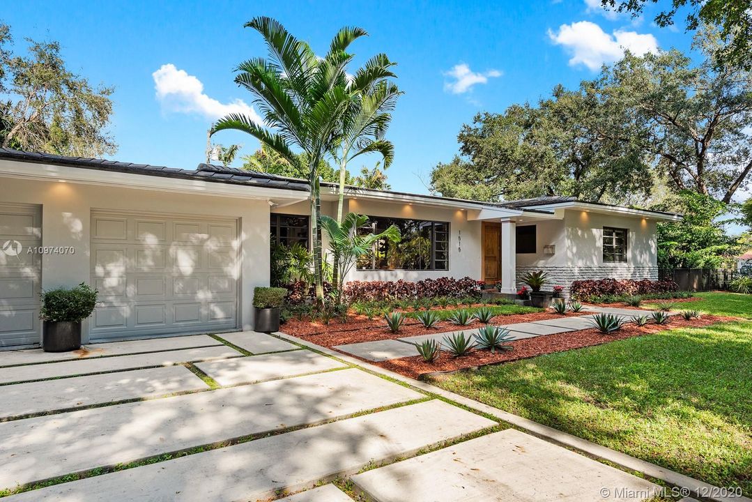 Recently Sold: $1,295,000 (3 beds, 2 baths, 1893 Square Feet)