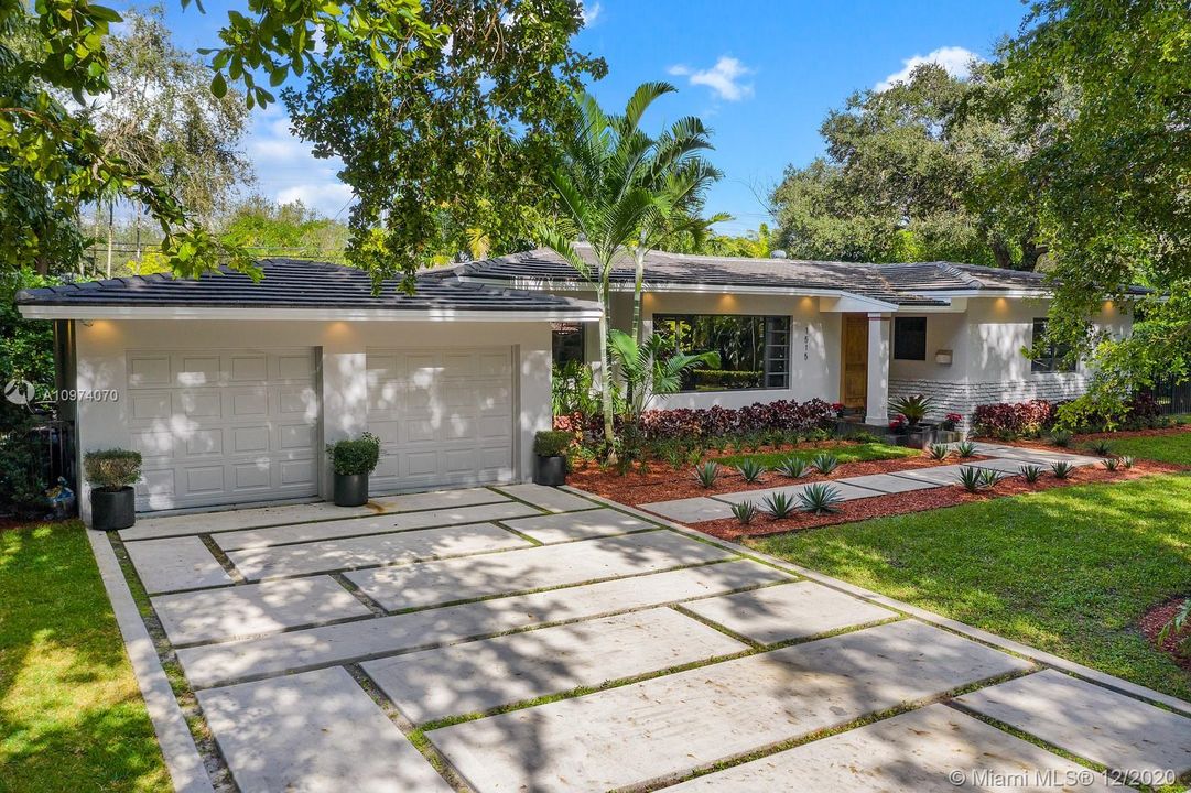 Recently Sold: $1,295,000 (3 beds, 2 baths, 1893 Square Feet)