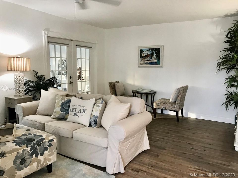 Recently Sold: $179,900 (2 beds, 2 baths, 1250 Square Feet)