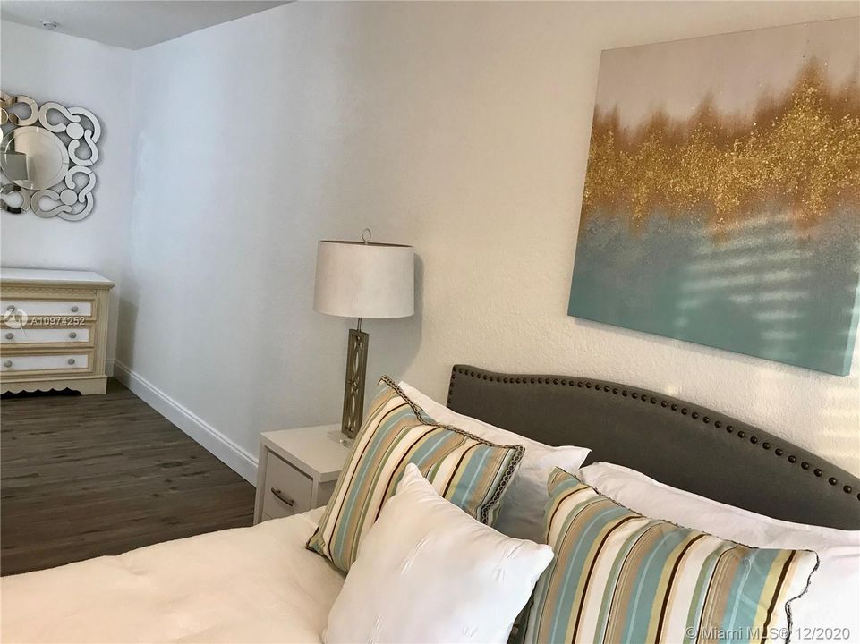 Recently Sold: $179,900 (2 beds, 2 baths, 1250 Square Feet)