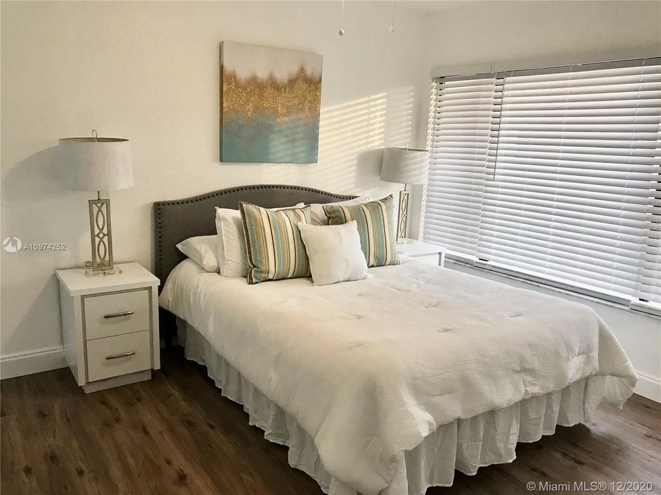 Recently Sold: $179,900 (2 beds, 2 baths, 1250 Square Feet)