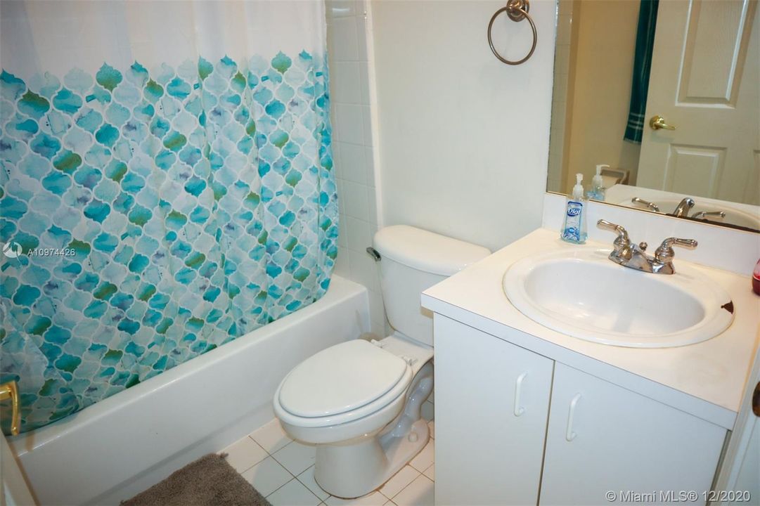 Recently Rented: $1,950 (2 beds, 2 baths, 1005 Square Feet)