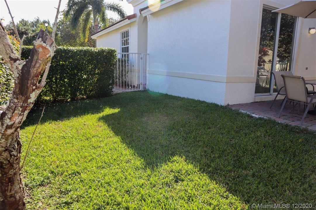 Recently Rented: $1,950 (2 beds, 2 baths, 1005 Square Feet)