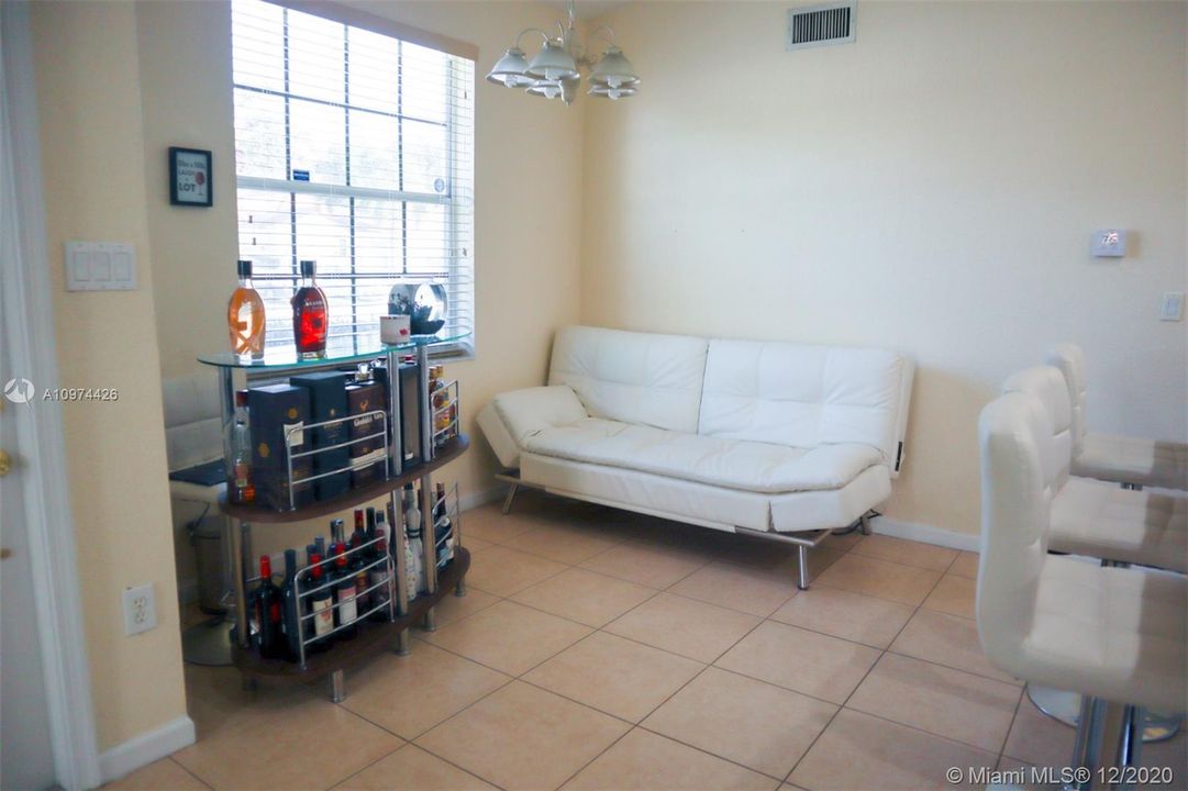 Recently Rented: $1,950 (2 beds, 2 baths, 1005 Square Feet)