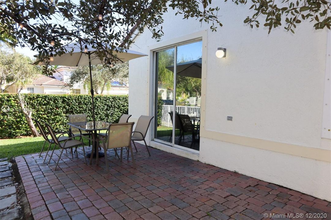 Recently Rented: $1,950 (2 beds, 2 baths, 1005 Square Feet)