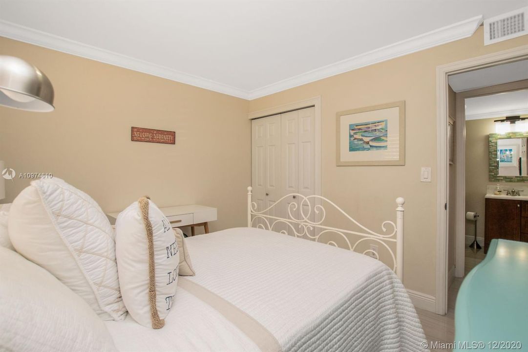 2nd Bedroom - spacious and perfect for guest or office