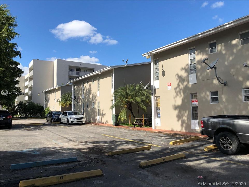 Recently Sold: $109,500 (1 beds, 1 baths, 496 Square Feet)