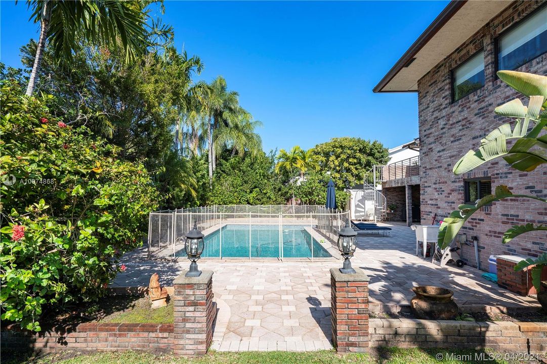 Recently Sold: $1,654,000 (4 beds, 4 baths, 3886 Square Feet)