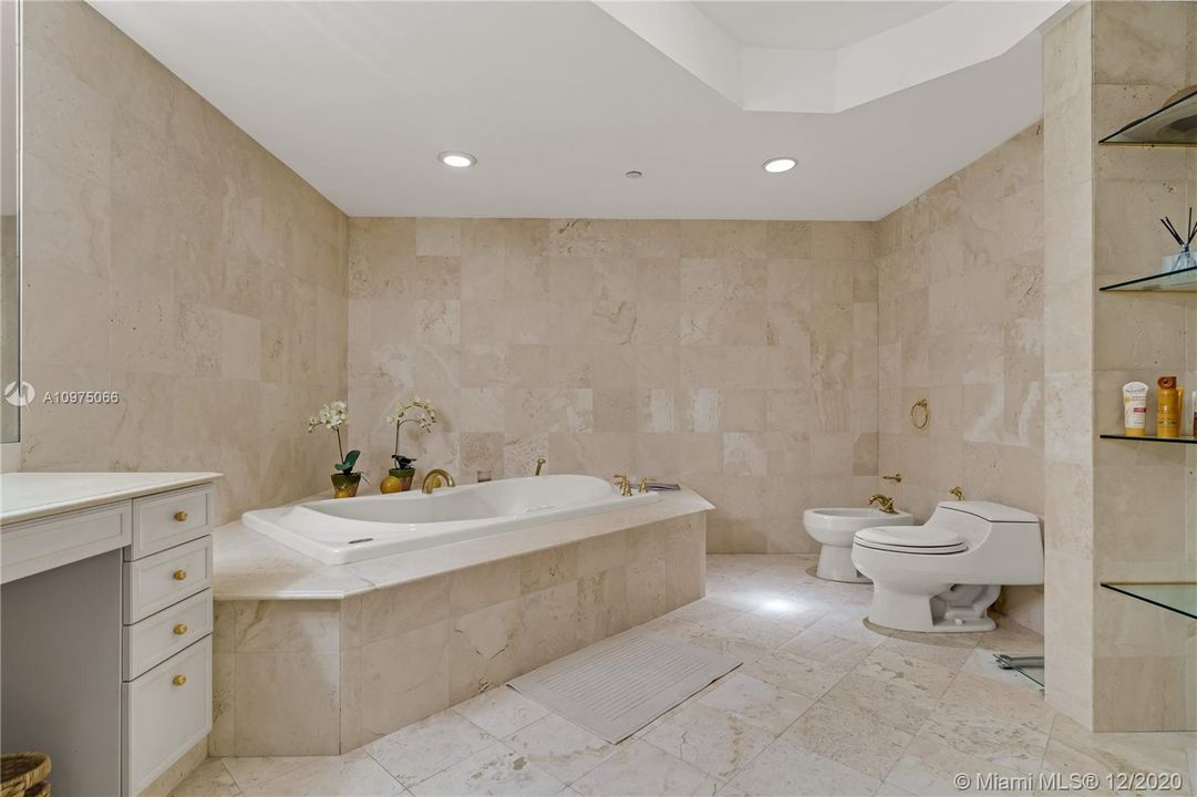 最近售出: $2,950,000 (3 贝兹, 4 浴室, 3480 平方英尺)