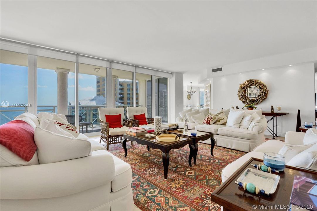 Recently Sold: $2,950,000 (3 beds, 4 baths, 3480 Square Feet)
