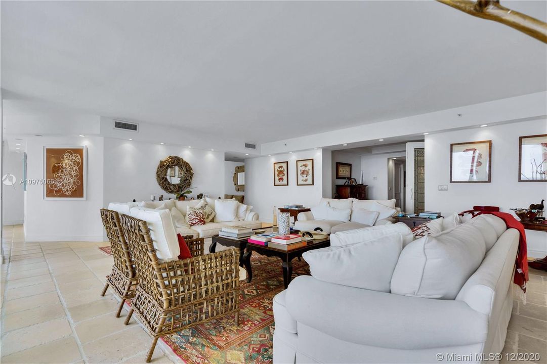 Recently Sold: $2,950,000 (3 beds, 4 baths, 3480 Square Feet)