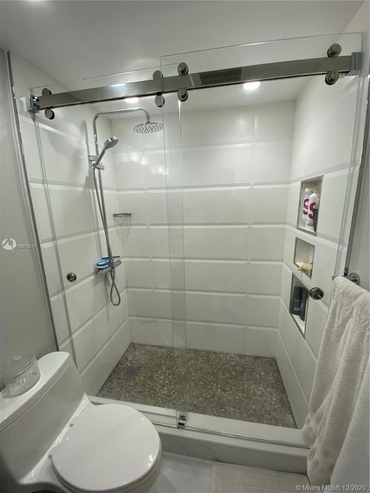 Недавно арендовано: $1,900 (1 спален, 1 ванн, 900 Квадратных фут)