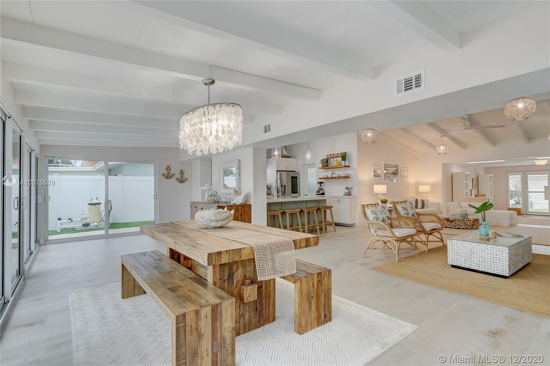 Recently Sold: $815,000 (3 beds, 2 baths, 2160 Square Feet)