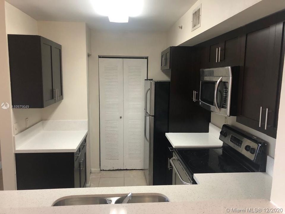 Recently Rented: $1,950 (3 beds, 2 baths, 1125 Square Feet)