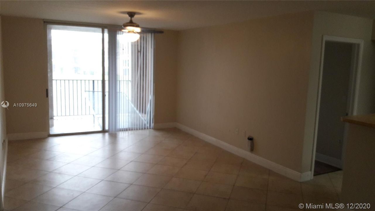 Recently Rented: $1,950 (3 beds, 2 baths, 1125 Square Feet)