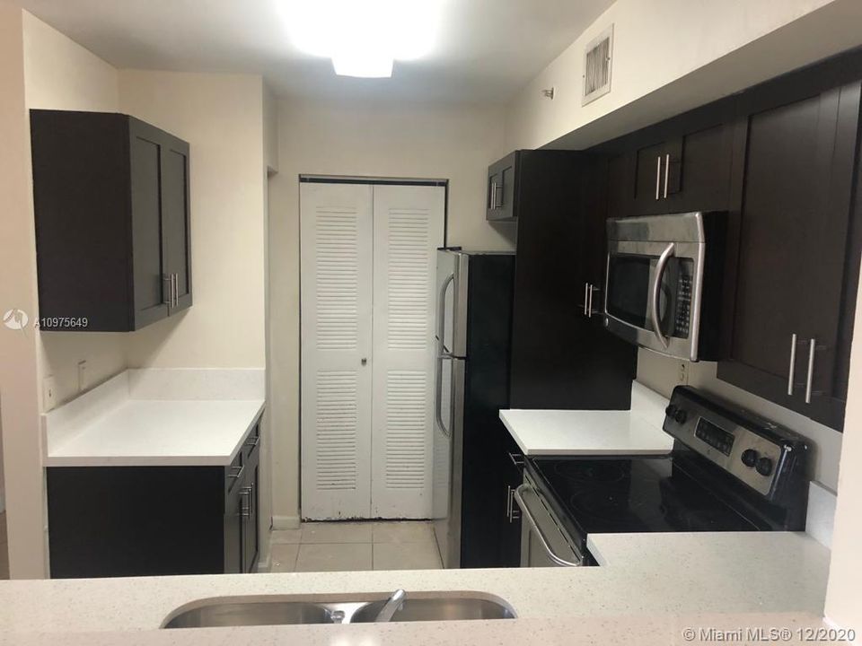 Recently Rented: $1,950 (3 beds, 2 baths, 1125 Square Feet)