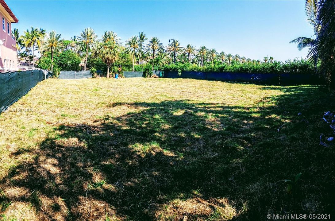 Недавно продано: $1,989,250 (0.34 acres)