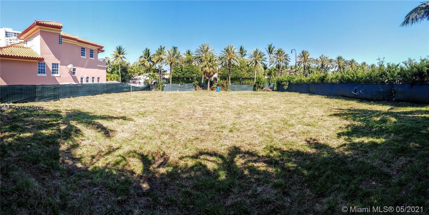 Недавно продано: $1,989,250 (0.34 acres)