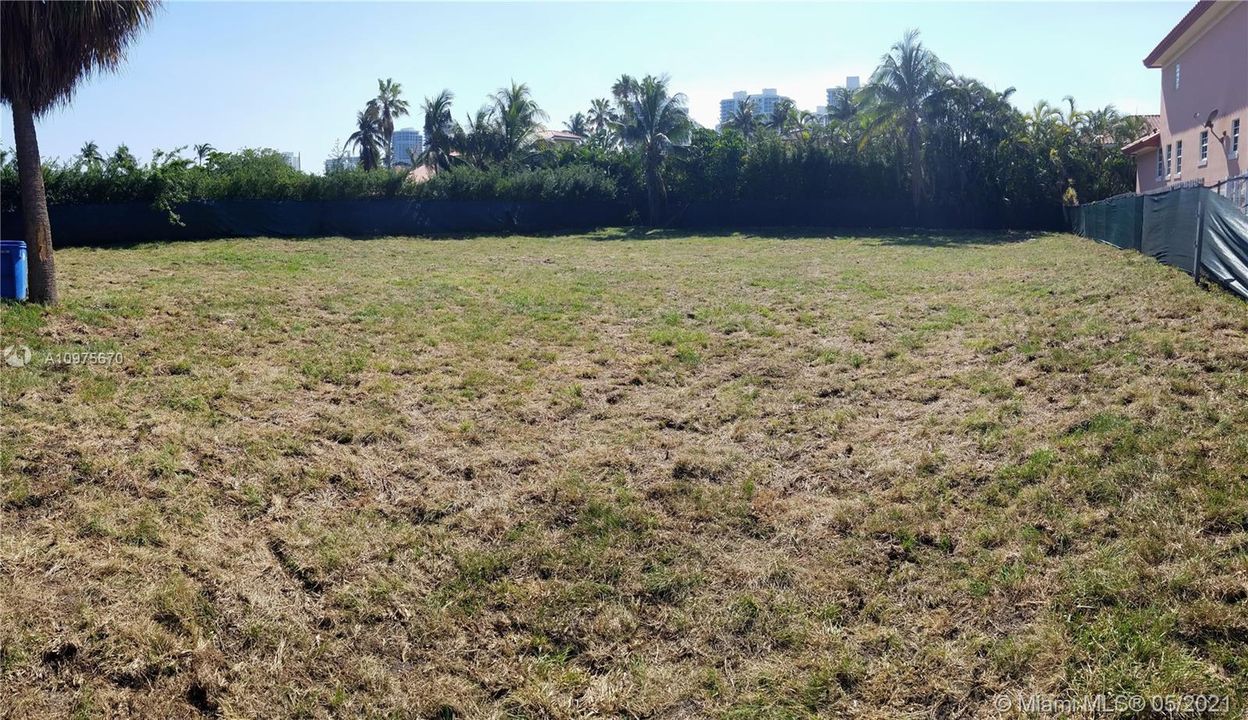 Недавно продано: $1,989,250 (0.34 acres)