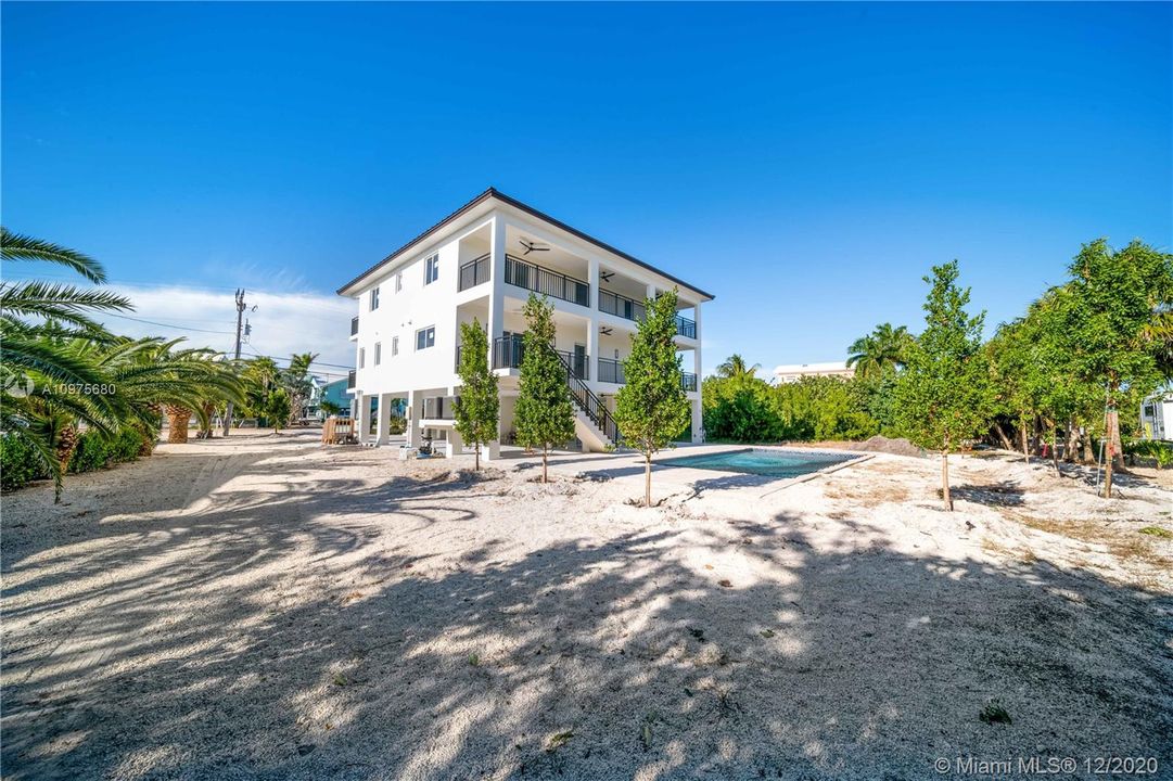 Recently Sold: $1,295,000 (4 beds, 3 baths, 3328 Square Feet)