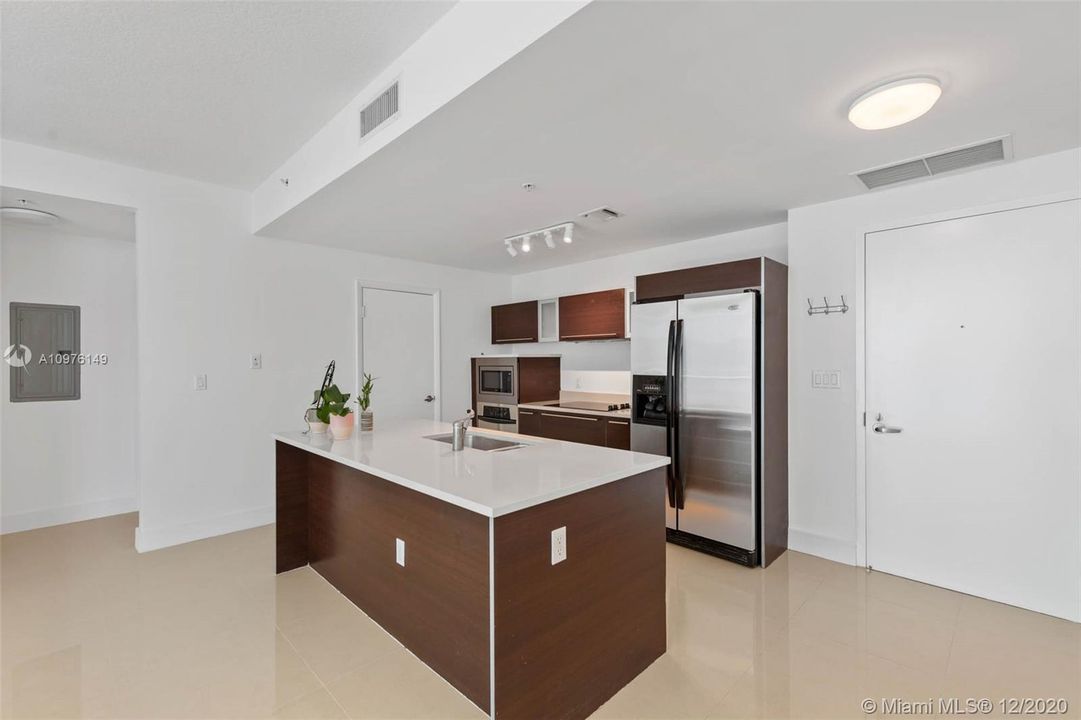 Recently Sold: $259,000 (1 beds, 1 baths, 663 Square Feet)