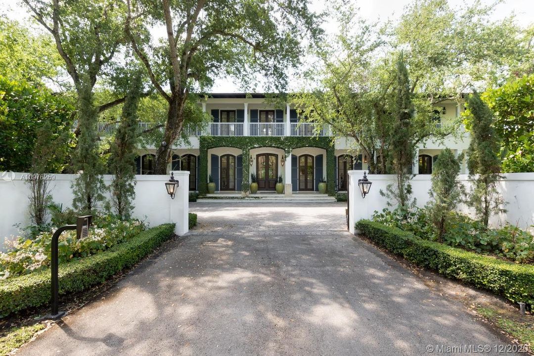 Recently Sold: $5,000,000 (6 beds, 6 baths, 7808 Square Feet)