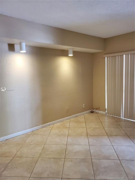 Recently Rented: $985 (1 beds, 1 baths, 600 Square Feet)