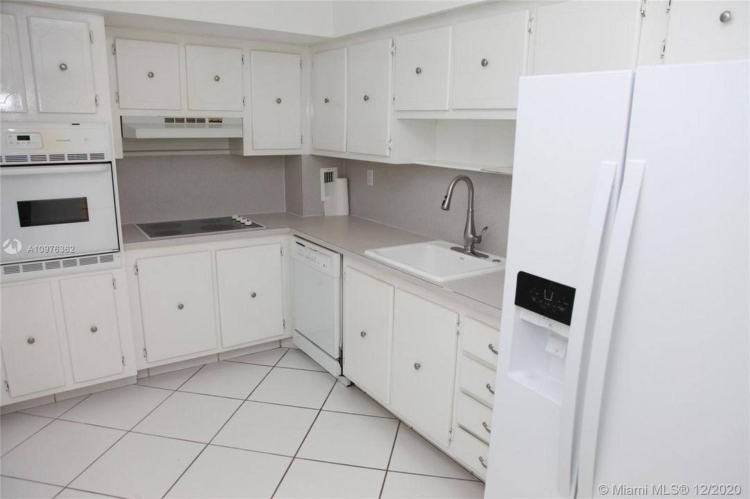 Recently Rented: $1,850 (1 beds, 1 baths, 910 Square Feet)