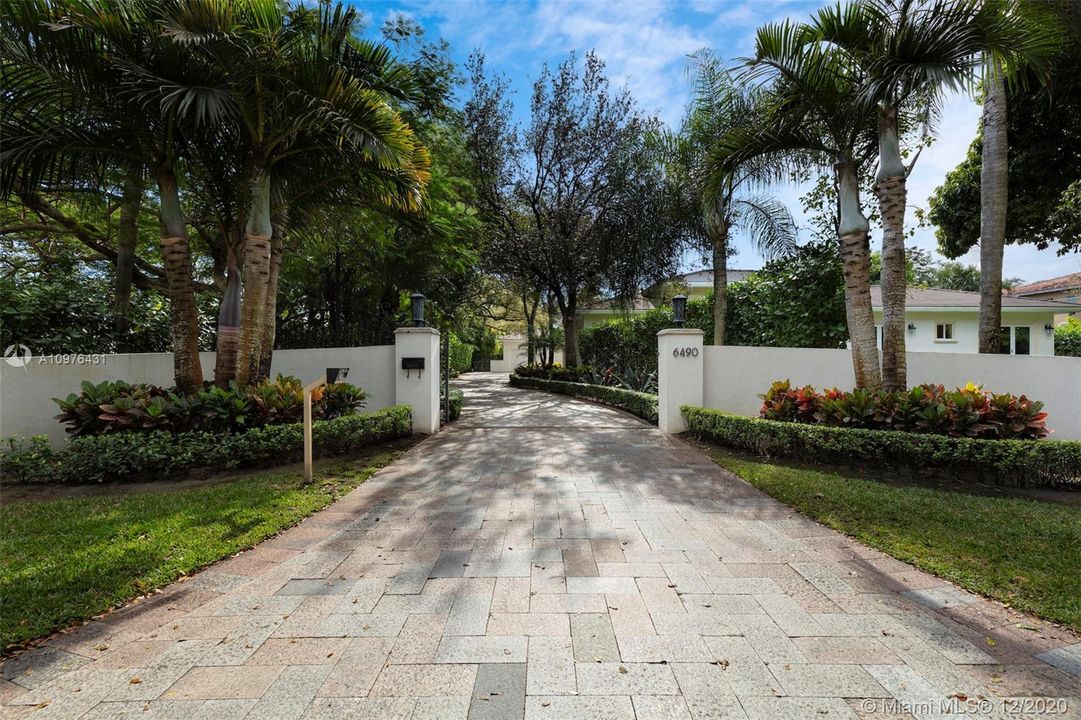 Recently Sold: $2,790,000 (7 beds, 8 baths, 6858 Square Feet)