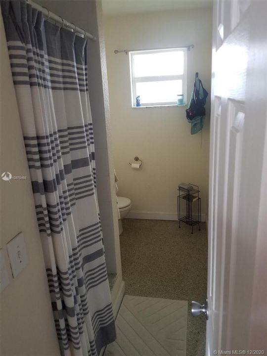 Recently Rented: $1,300 (1 beds, 1 baths, 700 Square Feet)