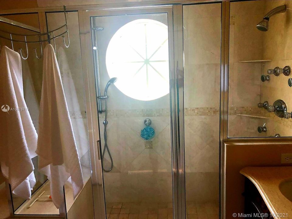 Recently Rented: $7,000 (2 beds, 2 baths, 2400 Square Feet)