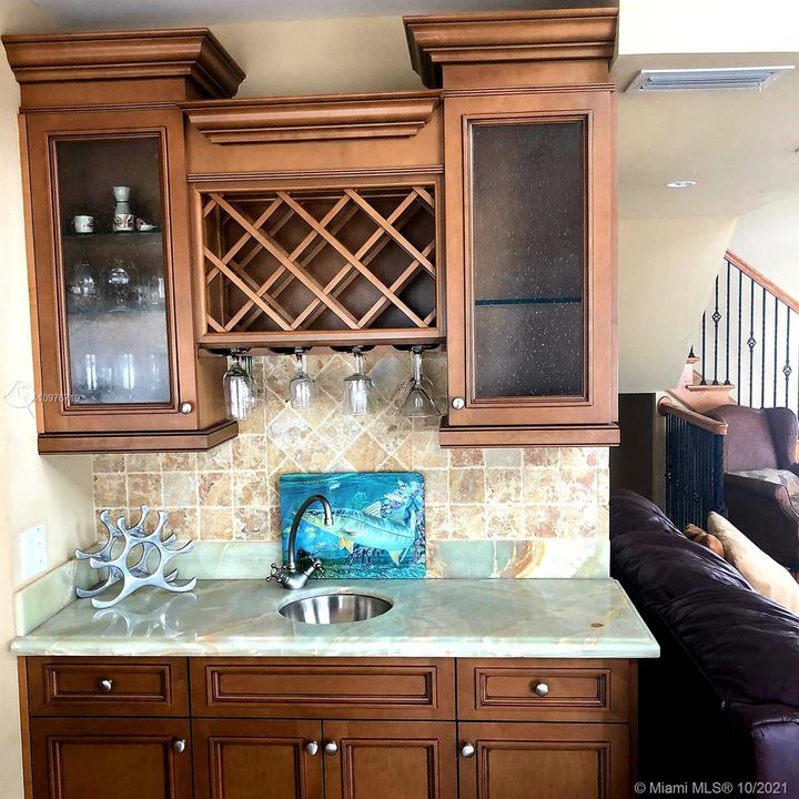 Recently Rented: $7,000 (2 beds, 2 baths, 2400 Square Feet)