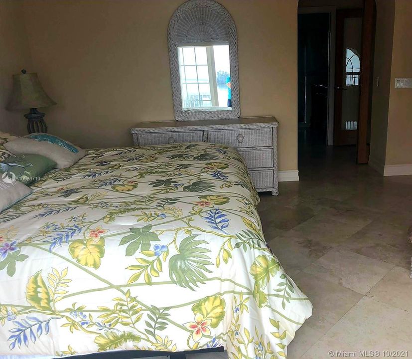 Recently Rented: $7,000 (2 beds, 2 baths, 2400 Square Feet)