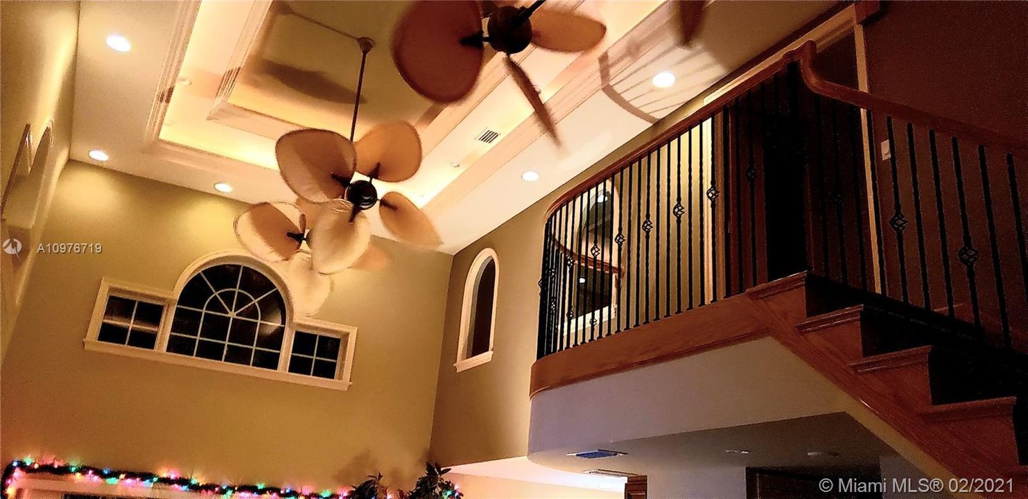 Recently Rented: $7,000 (2 beds, 2 baths, 2400 Square Feet)