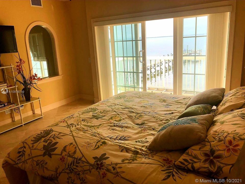 Recently Rented: $7,000 (2 beds, 2 baths, 2400 Square Feet)