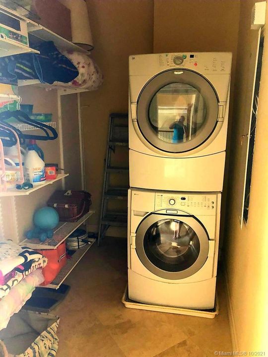 Recently Rented: $7,000 (2 beds, 2 baths, 2400 Square Feet)