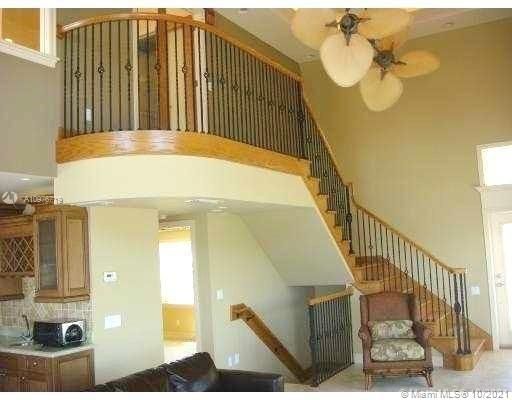 Recently Rented: $7,000 (2 beds, 2 baths, 2400 Square Feet)