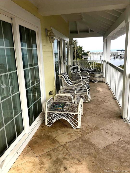 Recently Rented: $7,000 (2 beds, 2 baths, 2400 Square Feet)