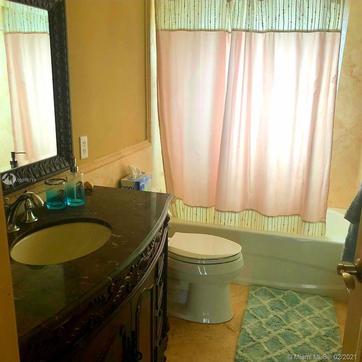 Recently Rented: $7,000 (2 beds, 2 baths, 2400 Square Feet)