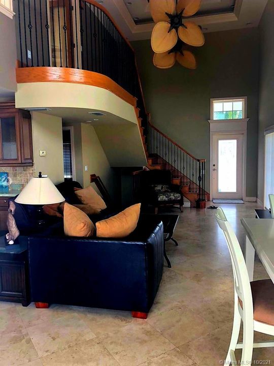 Recently Rented: $7,000 (2 beds, 2 baths, 2400 Square Feet)