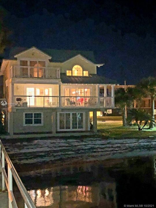 Recently Rented: $7,000 (2 beds, 2 baths, 2400 Square Feet)