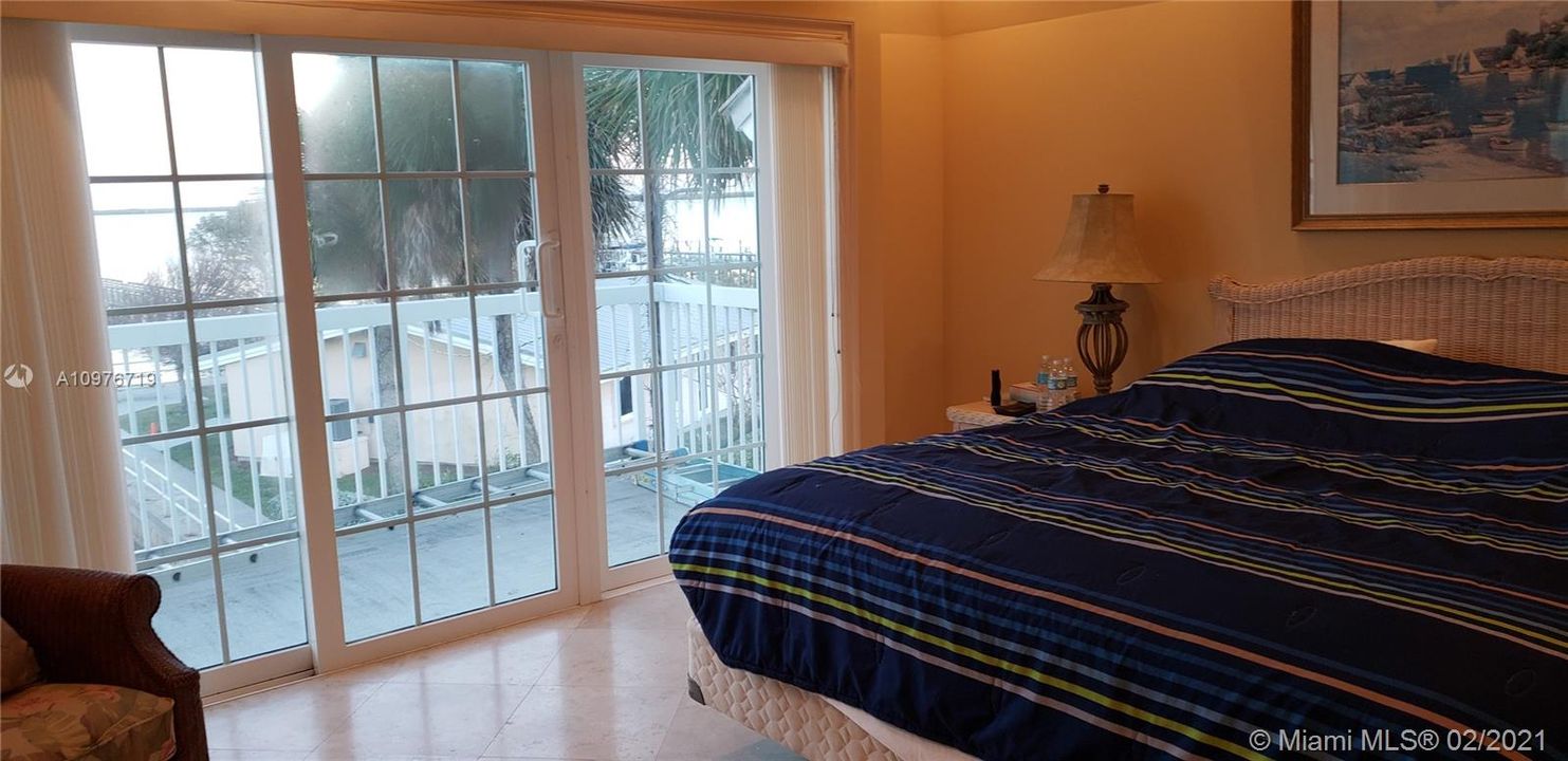 Recently Rented: $7,000 (2 beds, 2 baths, 2400 Square Feet)